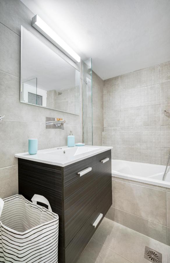 Delightful Stylish Two Bedroom Condo In Hip Area Of Central Athens Exterior photo