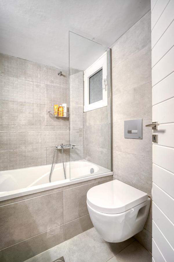 Delightful Stylish Two Bedroom Condo In Hip Area Of Central Athens Exterior photo